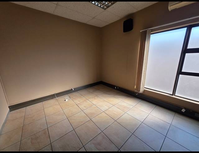 M² WAREHOUSE TO LET IN VAALPARK